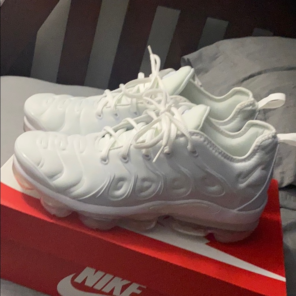 Vapormax plus white